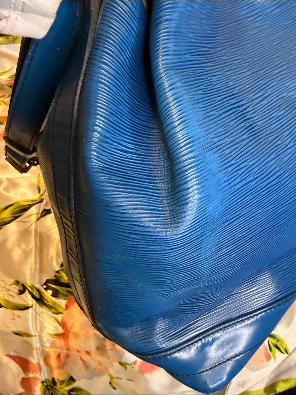 Louis Vuitton Epi Leather Noé Bucket Bag – Blue (Vintage) – Includes COA - Picture 13 of 17